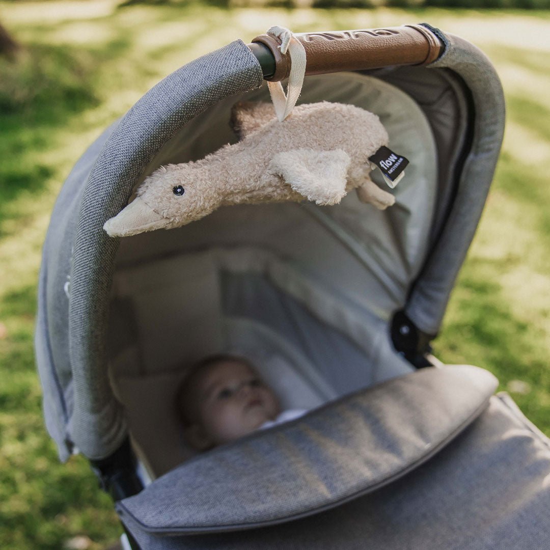 Einschlafhilfe & Kuscheltier Gans inkl. Soundbox "Liva Comforter on the go" - Oat - little something