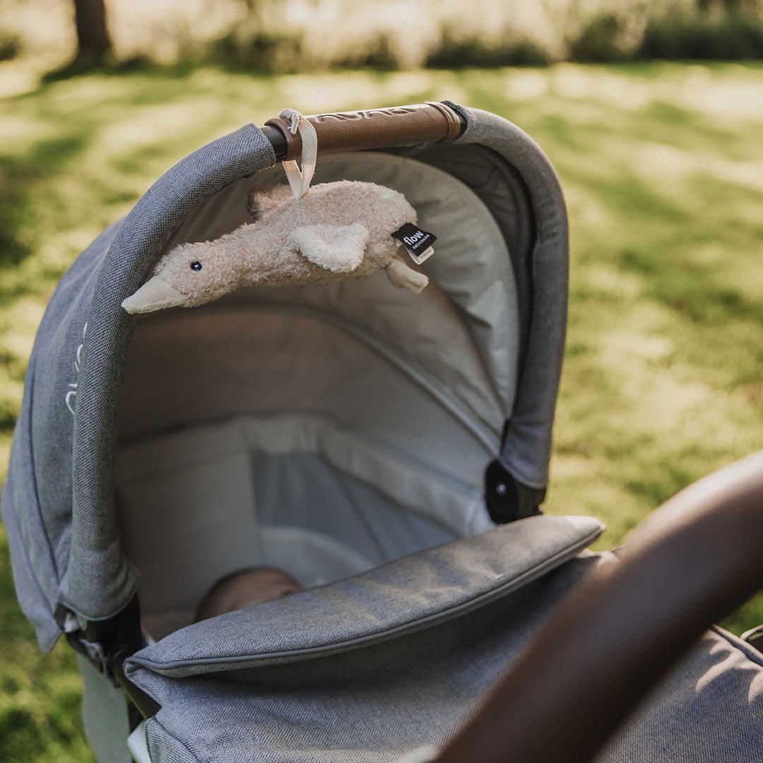 Einschlafhilfe & Kuscheltier Gans inkl. Soundbox "Liva Comforter on the go" - Oat - little something