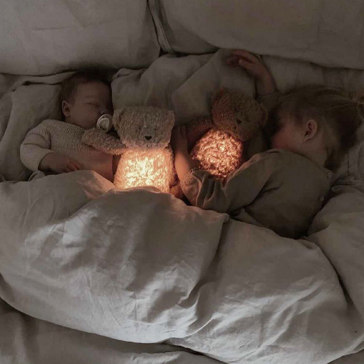 Moonie Bär Organic Nachtlicht, Einschlafhilfe & Kuscheltier - Cappuccino natur - little something