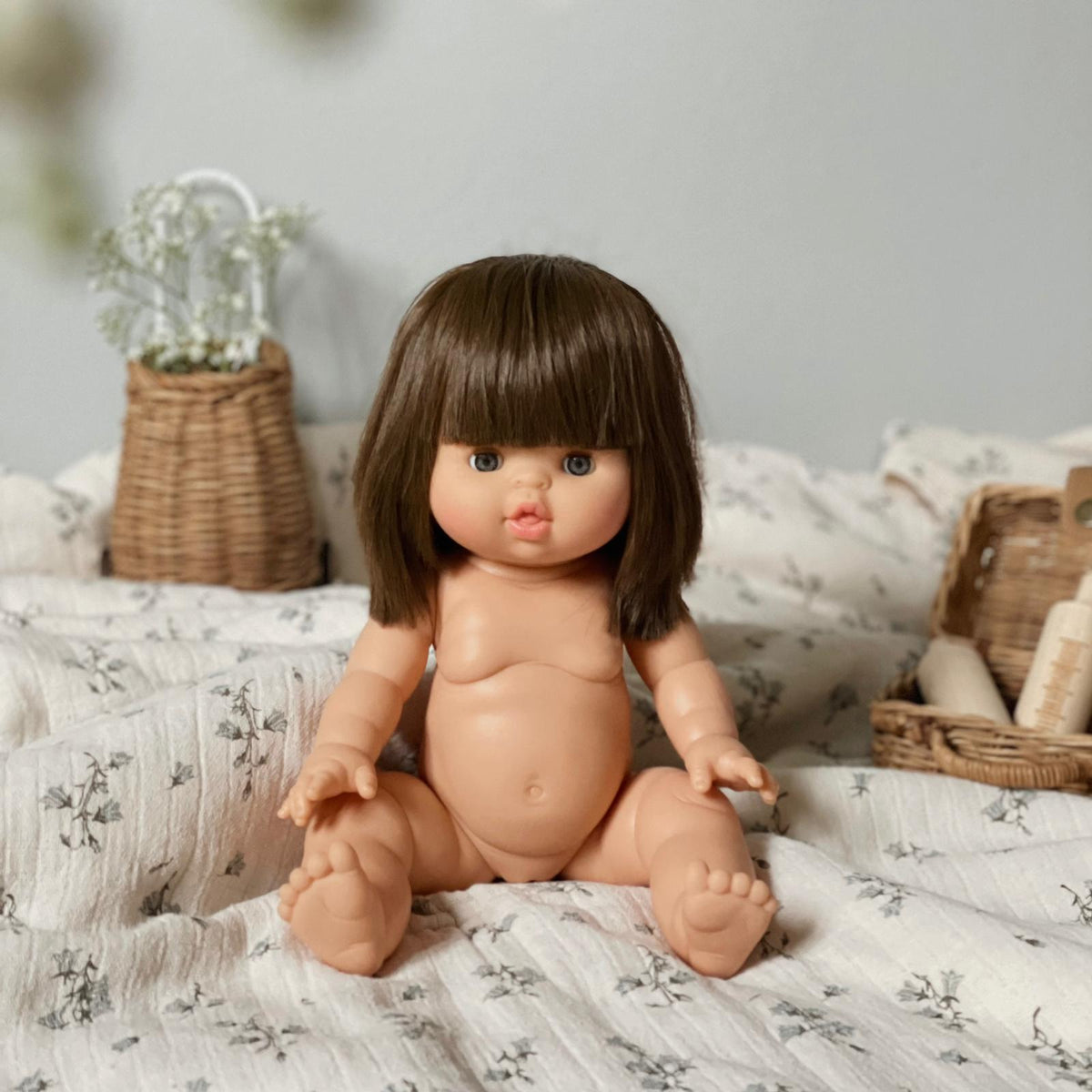 Puppe "Chloe" 34cm mit braunen Haaren und blauen Augen