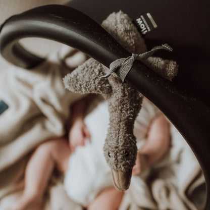 Einschlafhilfe &amp; Kuscheltier Gans inkl. Soundbox "Liva Comforter on the go" - Grau - little something