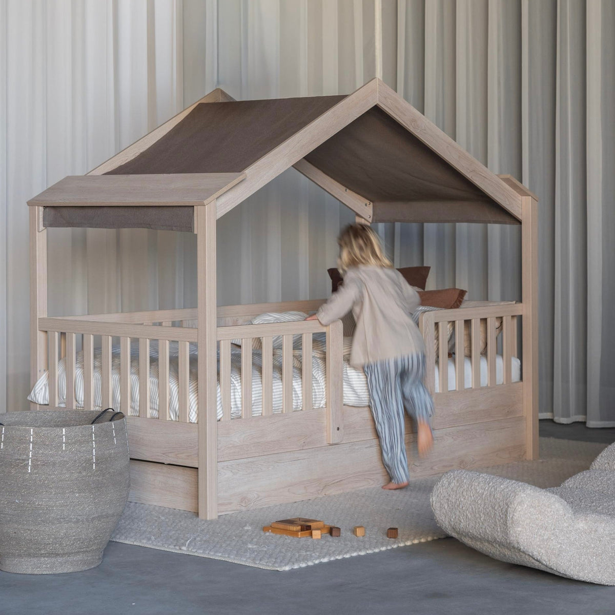Hausbett Juniorbett "Chalet" 200x90cm - little something
