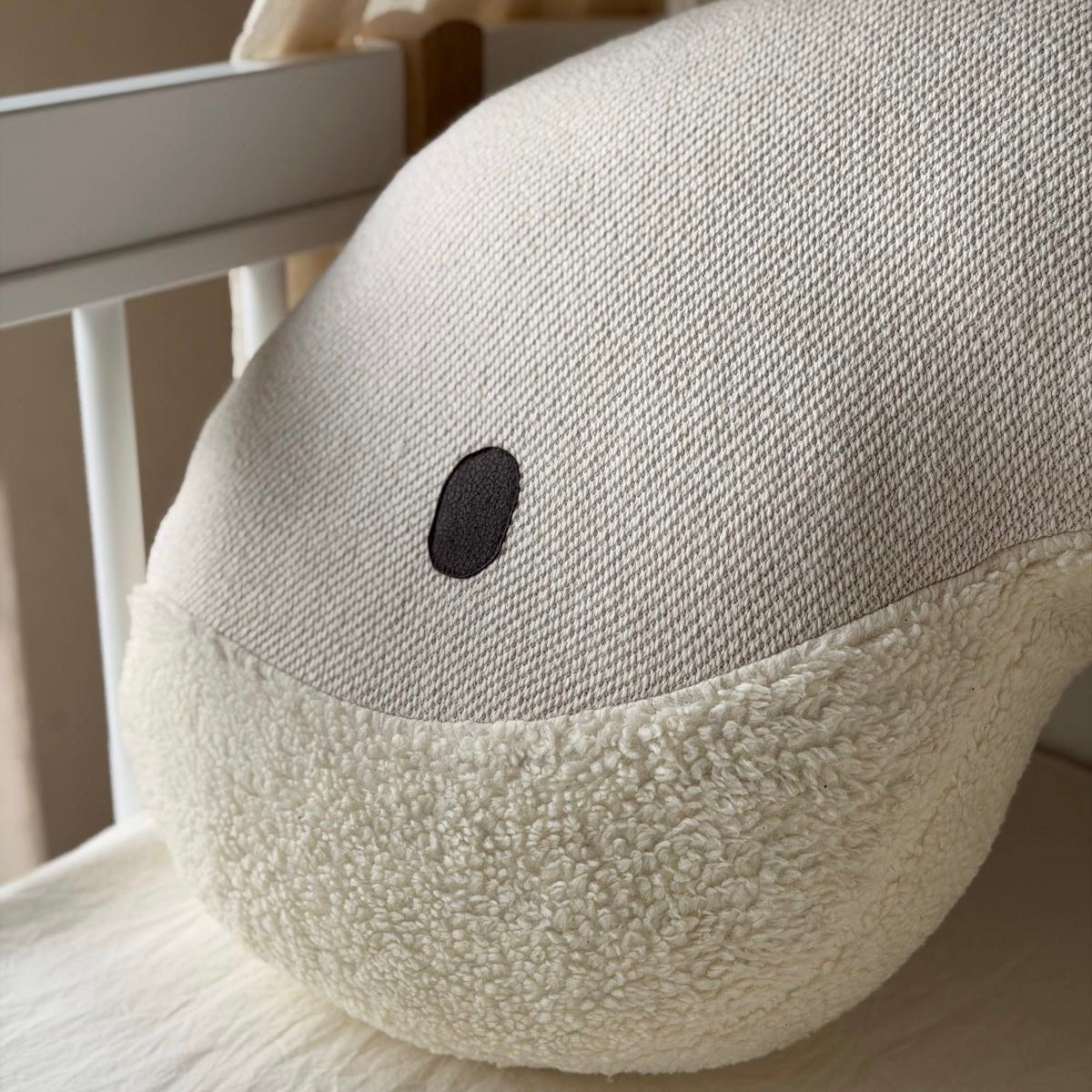 Stillkissen Wal "Whale Momo" aus Bio - Baumwolle - knitlook - teddy - little something